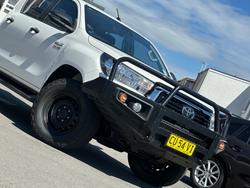 2019 TOYOTA
HILUX SR (4x4)