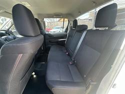2019 TOYOTA
HILUX SR (4x4)