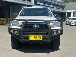 2019 TOYOTA
HILUX SR (4x4)