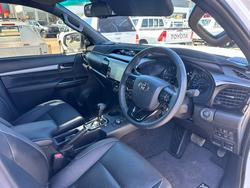 2024 TOYOTA Hilux HiLux 4x4 2.8L Dsl D/C 6AT Rogue 48V 2L46510 001 Glacier White