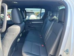 2024 TOYOTA Hilux HiLux 4x4 2.8L Dsl D/C 6AT Rogue 48V 2L46510 001 Glacier White