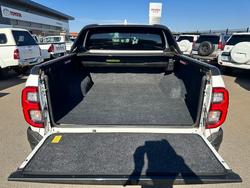 2024 TOYOTA Hilux HiLux 4x4 2.8L Dsl D/C 6AT Rogue 48V 2L46510 001 Glacier White