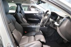 2024 Volvo XC60 Plus B5