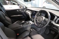 2024 Volvo XC60 Plus B5