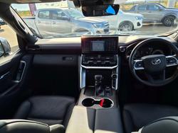 2024 Toyota LANDCRUISER Sahara Black