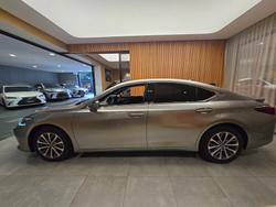 2024 Lexus
ES300h Luxury 2.5L Hybrid Auto CVT Sedan