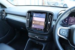 2022 Volvo
XC40 Ultimate B4 Bright