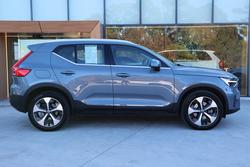 2022 Volvo
XC40 Ultimate B4 Bright