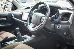 2018 Toyota HILUX SR5