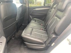 2015 ISUZU MU-X LS-T (4x4)