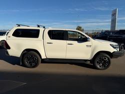 2022 Toyota Hilux SR5 Glacier White