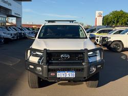 2022 Toyota Hilux SR5 Glacier White