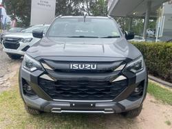 2025 ISUZU
                D-MAX XT