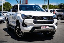 2025 Toyota HILUX SR5