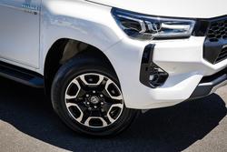 2025 Toyota HILUX SR5