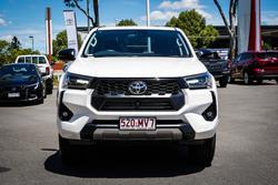 2025 Toyota HILUX SR5