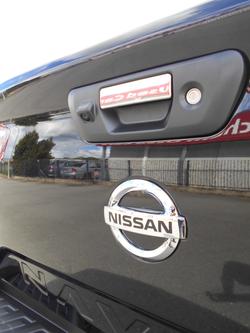 2025 Nissan
                Navara ST-X