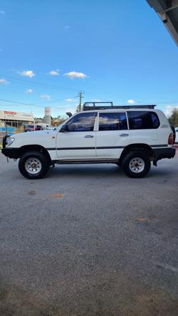 2003 Toyota Landcruiser Standard HZJ105R White