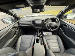 2025 Isuzu
D-MAX BLADE