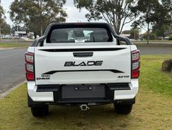 2025 Isuzu
D-MAX BLADE
