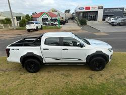 2025 Isuzu
D-MAX BLADE