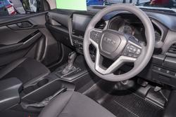 2025 Isuzu D-MAX SX