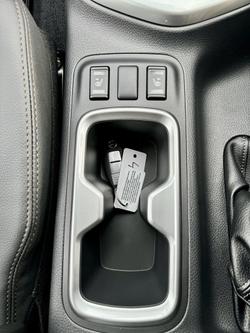 2025 NISSAN NP300 NAVARA ST-X