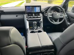 2024 TOYOTA
LANDCRUISER LC300 SAHARA ZX (4x4)