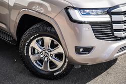 2023 Toyota LANDCRUISER VX