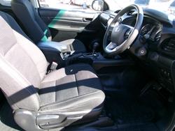 2021 Toyota
Hilux 4x4 Hilux 4x4 SR 2.8L T Diesel Automatic Extra Cab C/C 2L68990 001