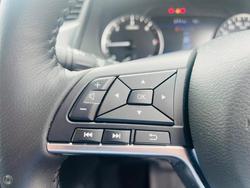 2023 Nissan
Navara ST