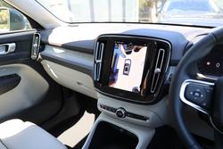 2025 Volvo XC40 Plus B4