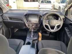 2025 ISUZU
                D-MAX SX