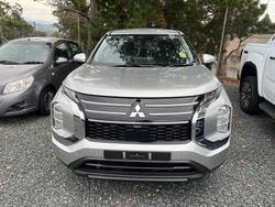 2025 MITSUBISHI Outlander ES