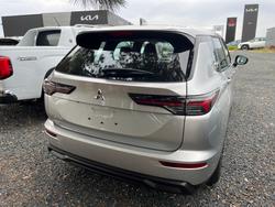 2025 MITSUBISHI Outlander ES