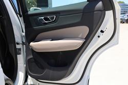 2025 Volvo XC60 Plus B5 Bright