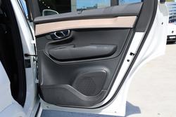 2025 Volvo XC90 Plus B5 Bright