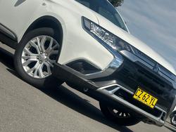2021 MITSUBISHI
OUTLANDER ES 5 SEAT (AWD)