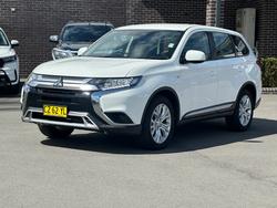 2021 MITSUBISHI
OUTLANDER ES 5 SEAT (AWD)