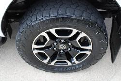 2020 Toyota Hilux SR5