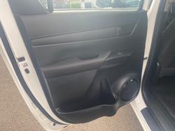 2017 TOYOTA HILUX SR (4x4)