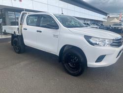 2017 TOYOTA HILUX SR (4x4)