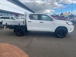 2017 TOYOTA HILUX SR (4x4)
