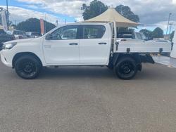 2017 TOYOTA HILUX SR (4x4)